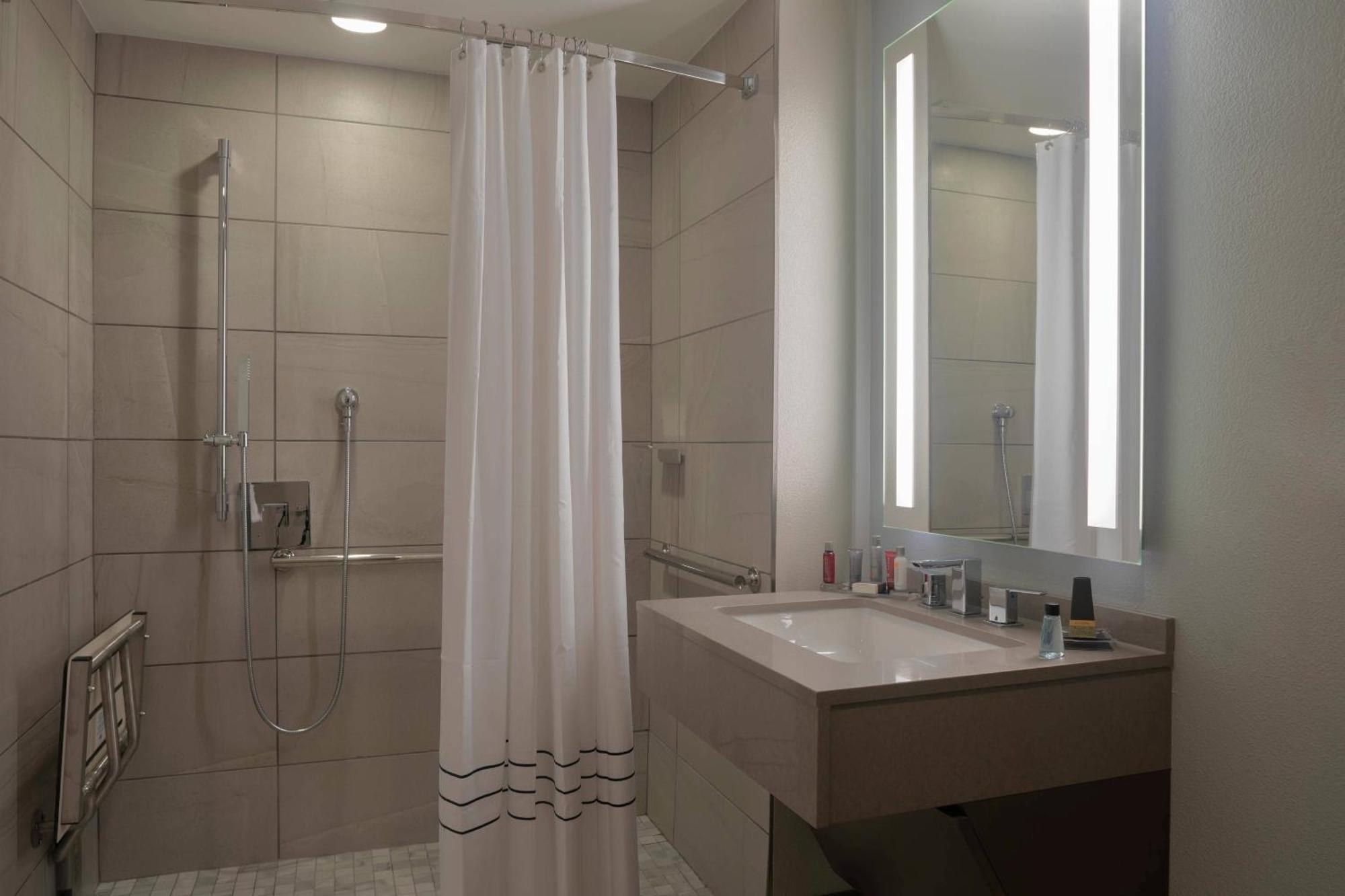 Отель Winston-Salem Marriott Экстерьер фото