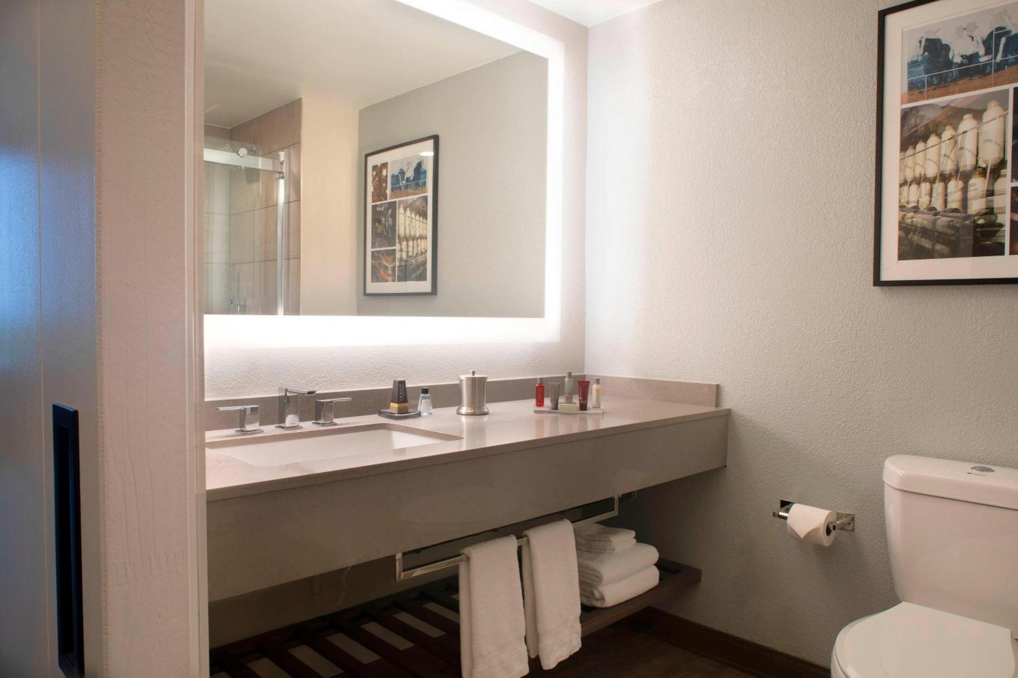 Отель Winston-Salem Marriott Экстерьер фото