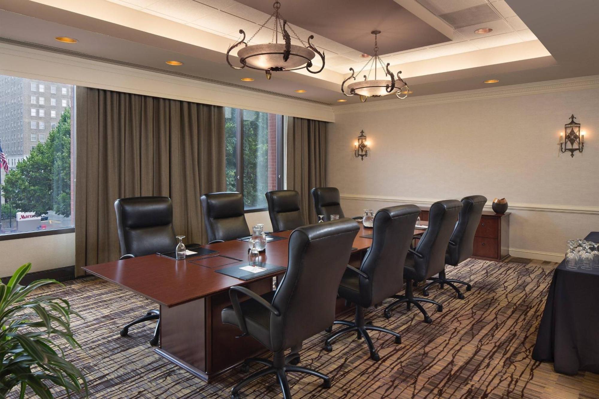 Отель Winston-Salem Marriott Экстерьер фото