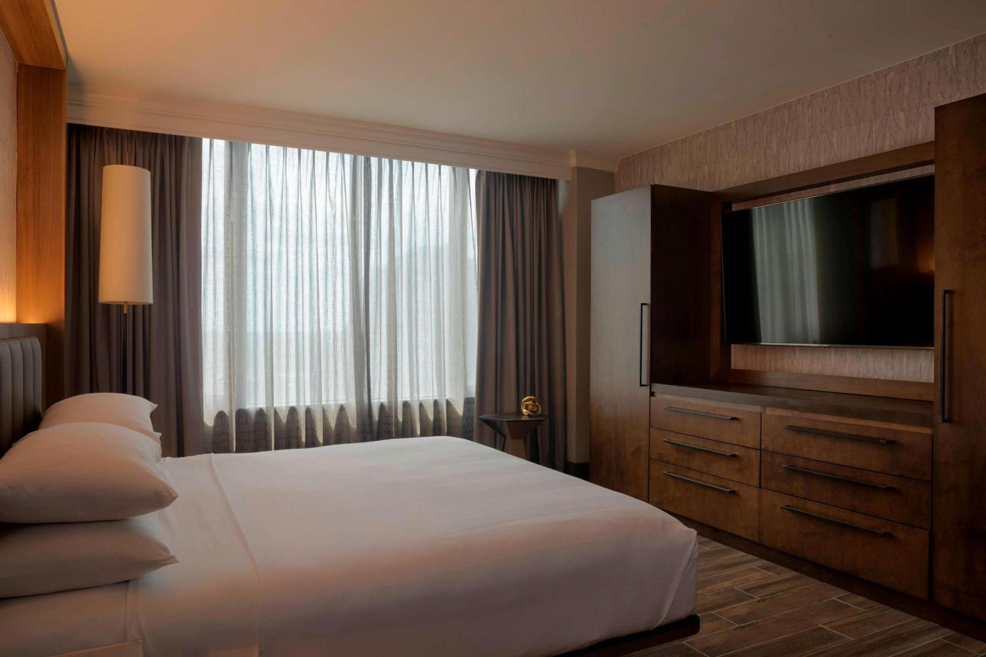 Отель Winston-Salem Marriott Экстерьер фото