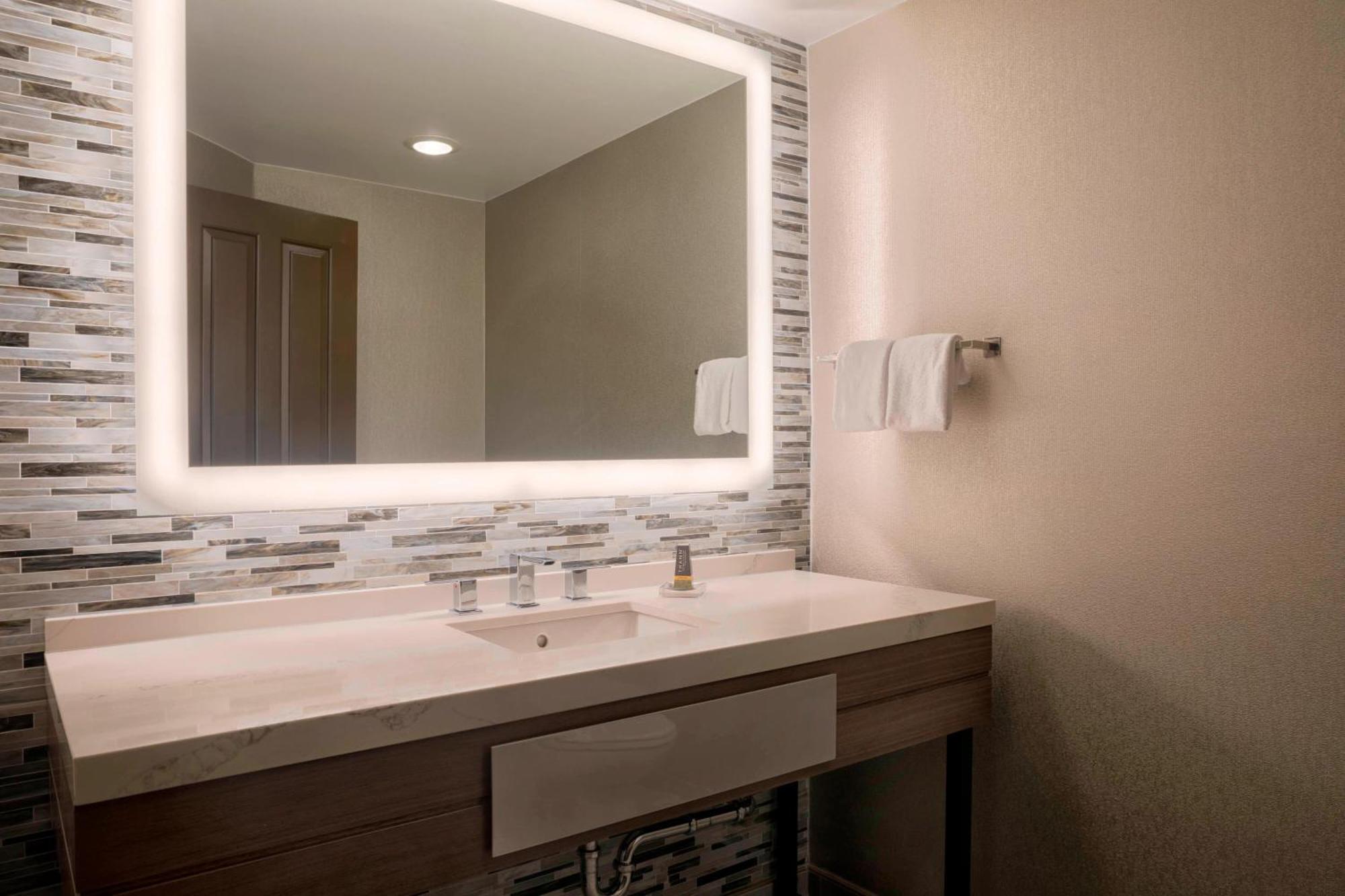 Отель Winston-Salem Marriott Экстерьер фото